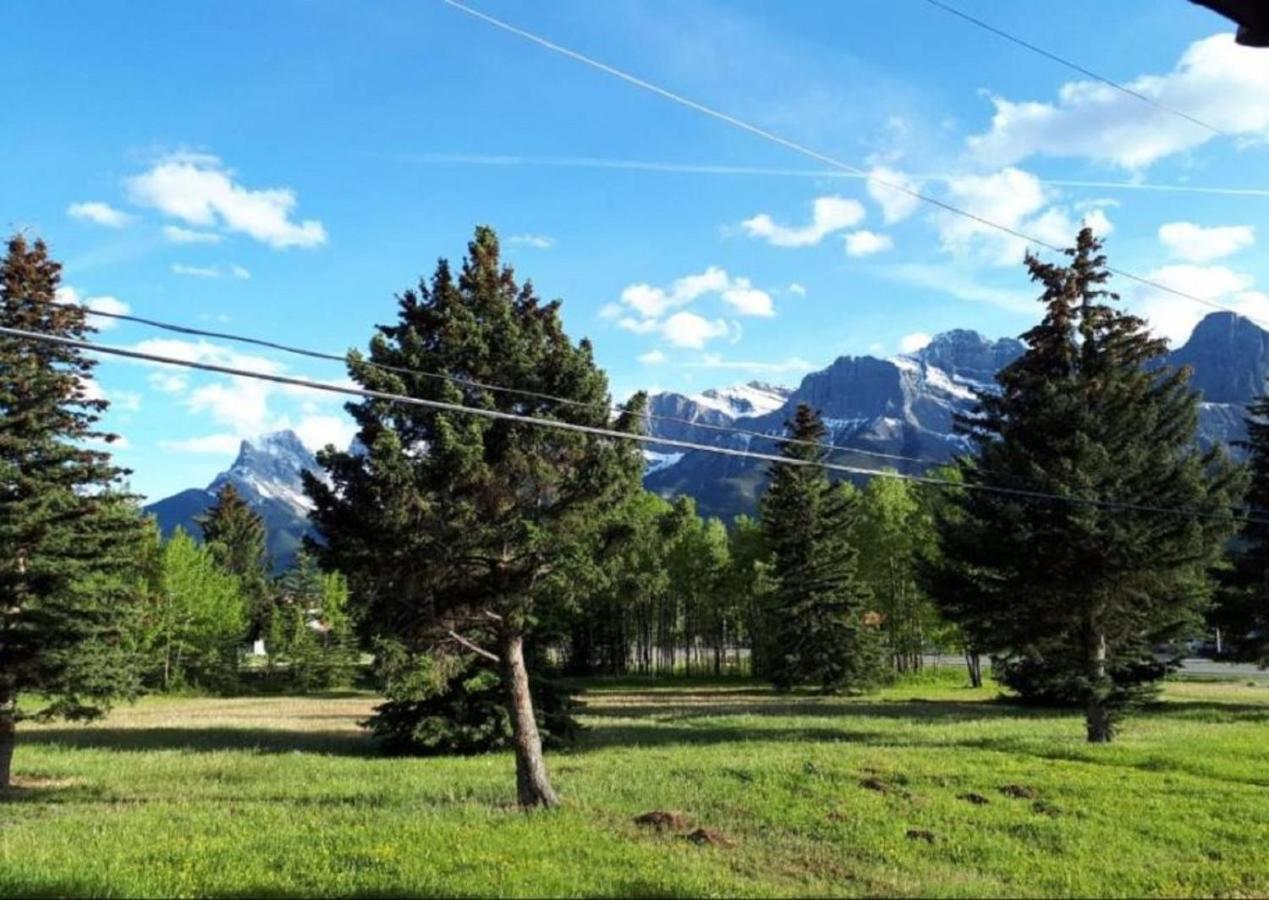 Akai Motel Canmore Extérieur photo